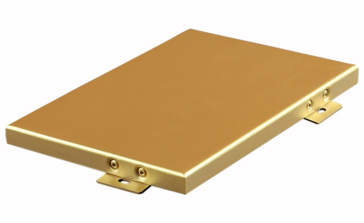 氟碳鋁單板介紹------------------------  氟碳鋁單板作為幕墻的一種形式，多用于作墻體 蔽護和不采光的墻壁，代替馬賽克和一般噴沙外墻。鋁單板幕墻 作為鋁單板幕墻的一種，以其質地輕，強度好的物點在高層建筑的作用上有優勢，由于高層建筑時刻受到各種荷載的作用，所受風壓大，馬賽克容易脫落，硬度不強 的幕墻材料會因為大的風壓而變形。高層建筑作為幕墻使用大戶，鋁單板幕墻基于它獨特的優勢而得以大量使用    ◆色彩艷麗，久經耐用、不褪色，  ◆環保、防火、防潮，  ◆品種多元化，圖案，色彩可以根據用戶要求定做，  ◆ 良好的平整性、防潮性和抗油性  ◆ 非常出色的耐腐蝕性，抵抗潮濕環境、紫外線  ◆ 無懈可擊的防火、防潮功能及耐腐蝕性功能，吸音、隔熱性能好，具有完美的吸音效果  ◆ 鋁網板結構精巧，拼接無縫，可保持二十年不變色；  ◆ 無毒無味，環保，可回收     01.jpg  氟碳鋁安裝工藝------------------------   1、施工前，對照鋁板幕墻的骨架設計，復檢主體結構的質量。因為主體結構質量的好壞，對幕墻骨架的排列位置影響較大。特別是 墻面垂直度，平整度的偏差，以及外墻洞口位置，將會影響整個幕墻的水平位置。  2、詳細核查施工圖紙和現場實測尺寸，以確保設計加工的完善。  3、鋁板幕墻依靠腳手架進行施工，根據幕墻骨架設計圖紙規定的高度和寬度，搭設施工雙排腳手架。腳手架距墻面不小于50cm，以方便施工。  4、外墻面底層抹灰施工完畢，并檢查驗收合格  02.jpg  氟碳鋁單板應用案例------------------------    1bdd513271e595e9.jpg